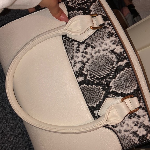 Purse - Picture 1 of 3